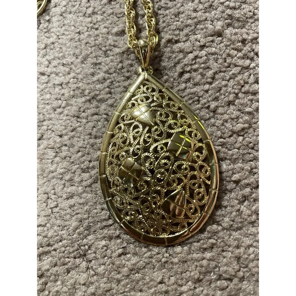 VTG‎ Gold Tone Filigree Necklace 2.5